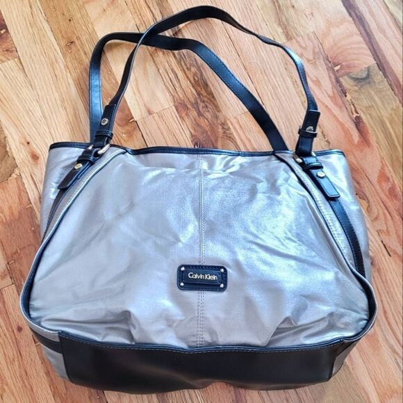 Calvin Klein Metallic Shoulder Bag - Picture 1 of 8